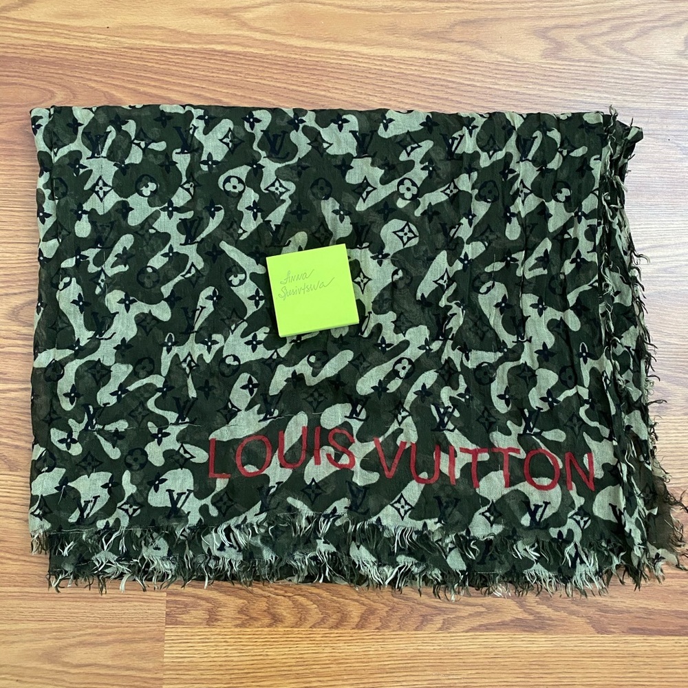 LV Graffiti leopard stole - Picture 8 of 8